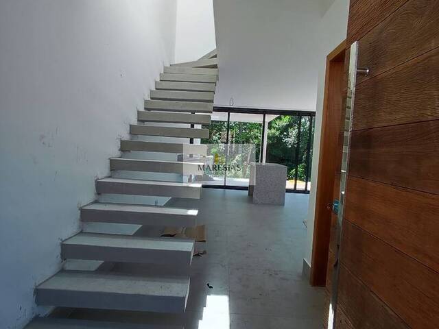 Sobrado para Venda em São Sebastião - 3