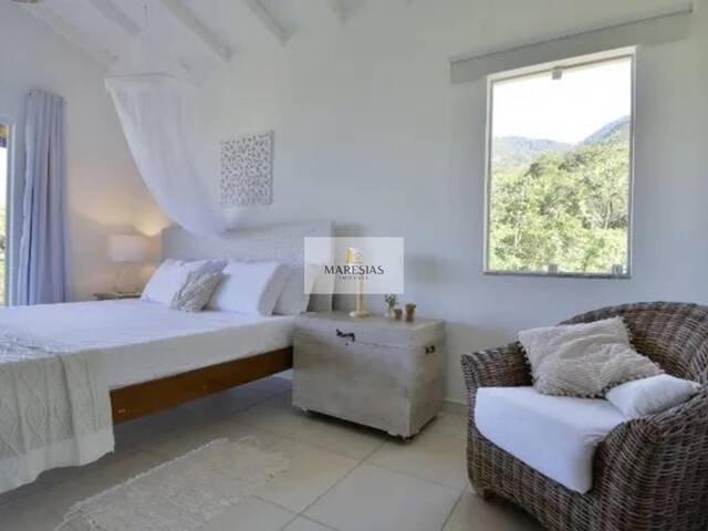 Sobrado para Venda em São Sebastião - 2