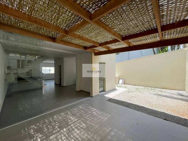 Sobrado para Venda em São Sebastião - 2