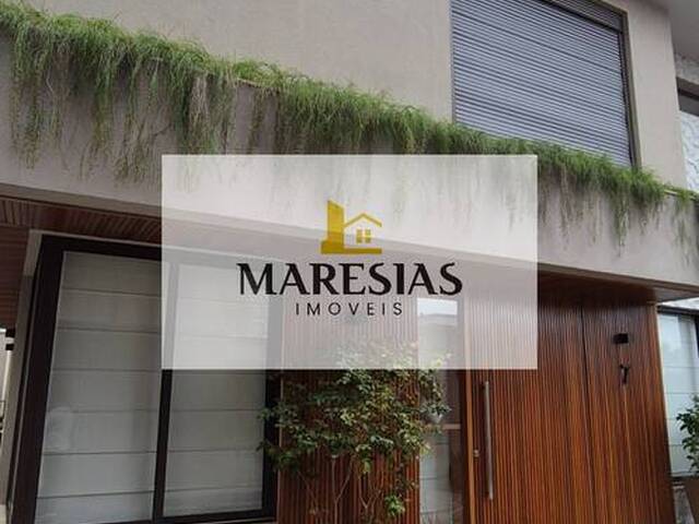 Sobrado para Venda em São Sebastião - 2