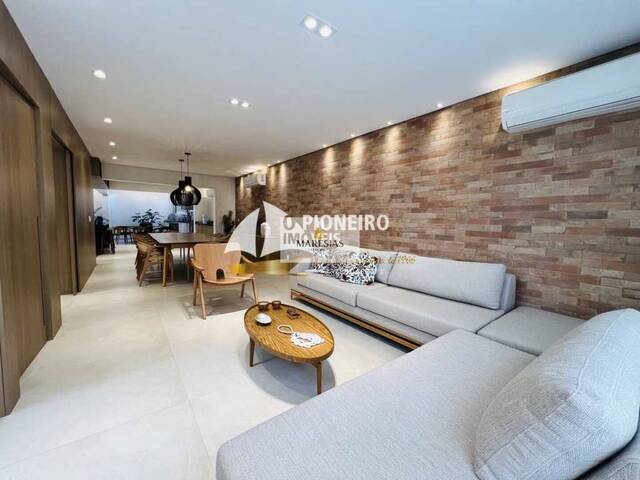 Sobrado para Venda em São Sebastião - 3