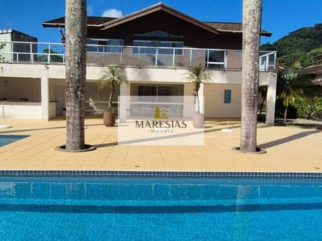 Sobrado para Venda em São Sebastião - 2