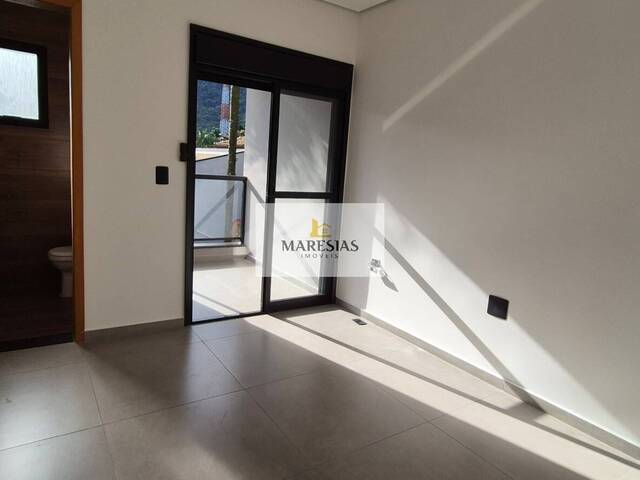 Sobrado para Venda em São Sebastião - 3