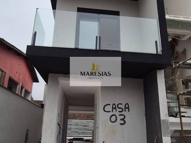 Sobrado para Venda em São Sebastião - 2