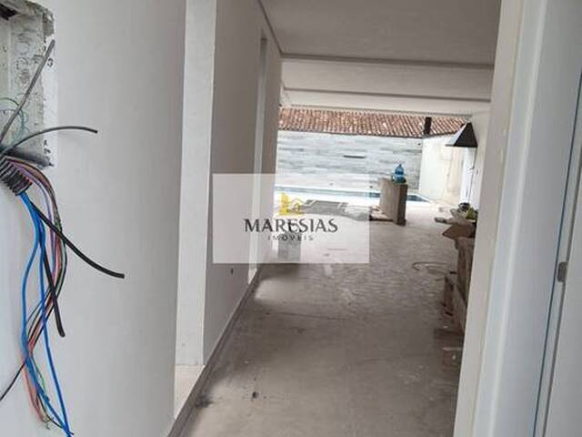 Sobrado para Venda em São Sebastião - 3