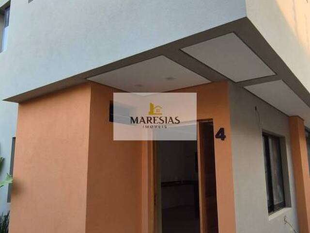 Sobrado para Venda em São Sebastião - 2