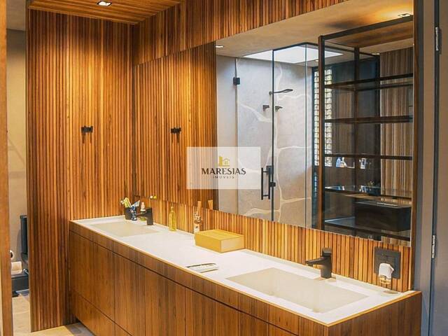 Sobrado para Venda em São Sebastião - 2