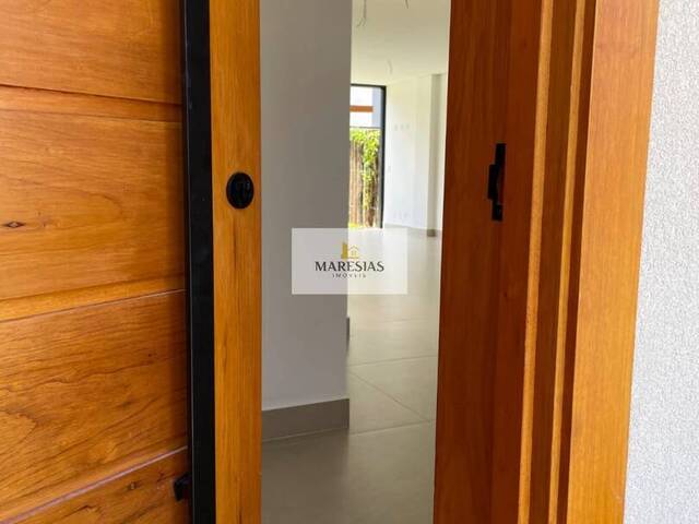 Sobrado para Venda em São Sebastião - 4