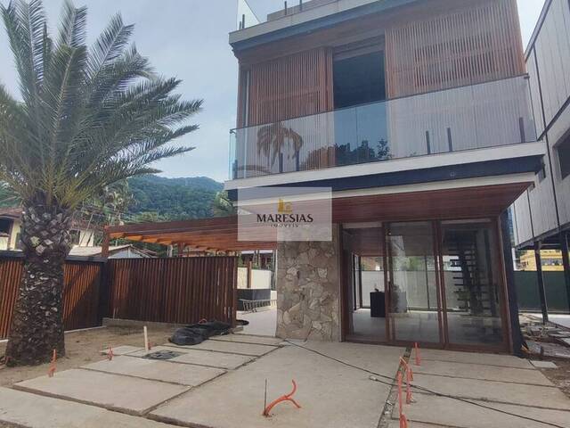 Sobrado para Venda em São Sebastião - 2