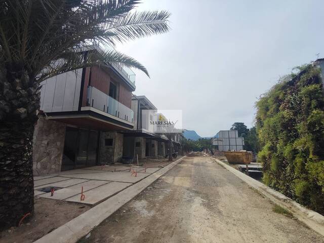 Sobrado para Venda em São Sebastião - 3