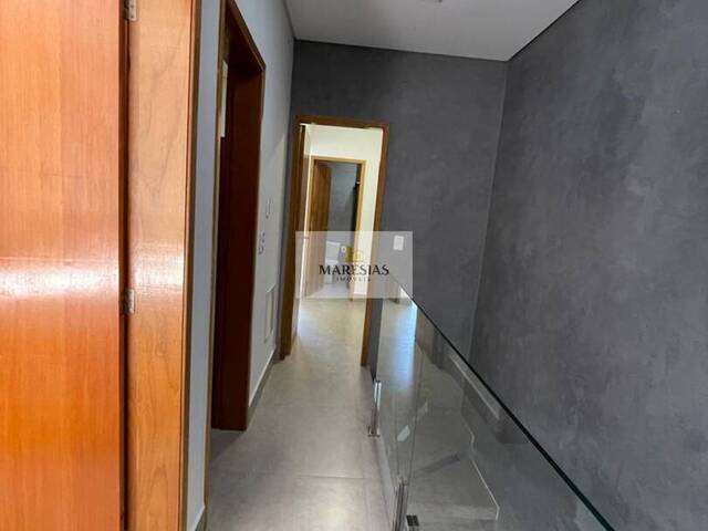 Sobrado para Venda em São Sebastião - 4