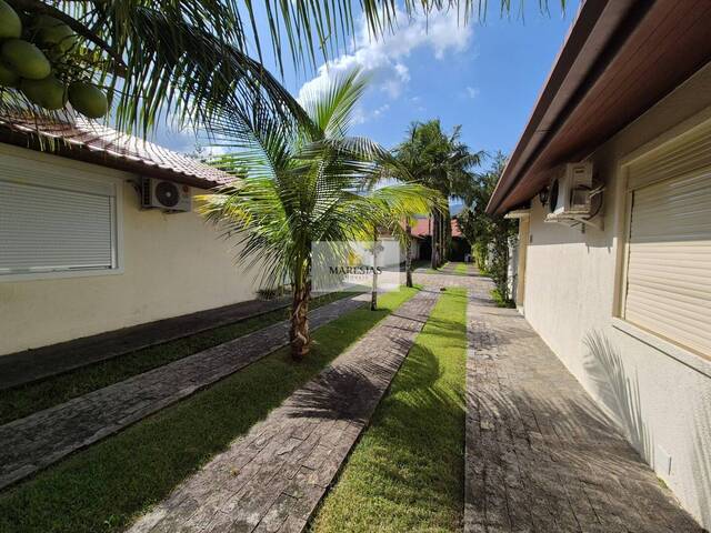 Sobrado para Venda em São Sebastião - 2