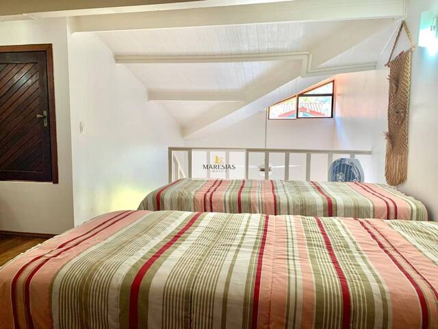 Sobrado para Venda em São Sebastião - 2