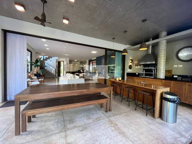 Sobrado para Venda em São Sebastião - 2