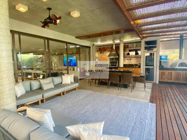 Sobrado para Venda em São Sebastião - 2