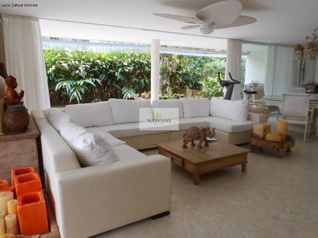 Sobrado para Venda em São Sebastião - 2