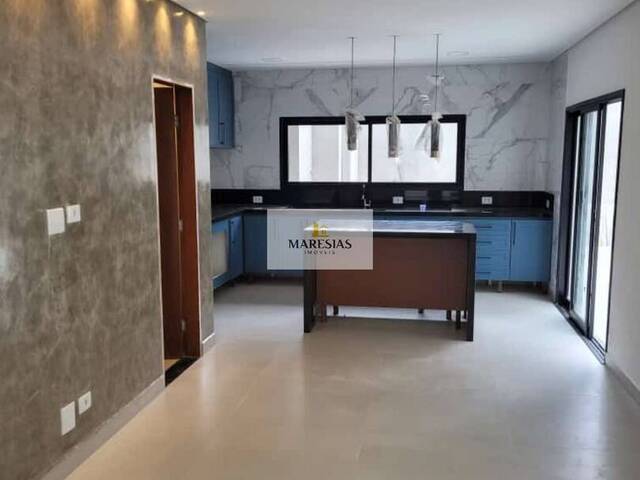 Sobrado para Venda em São Sebastião - 4