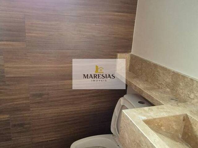 Sobrado para Venda em São Sebastião - 3