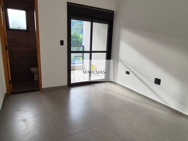 Sobrado para Venda em São Sebastião - 4