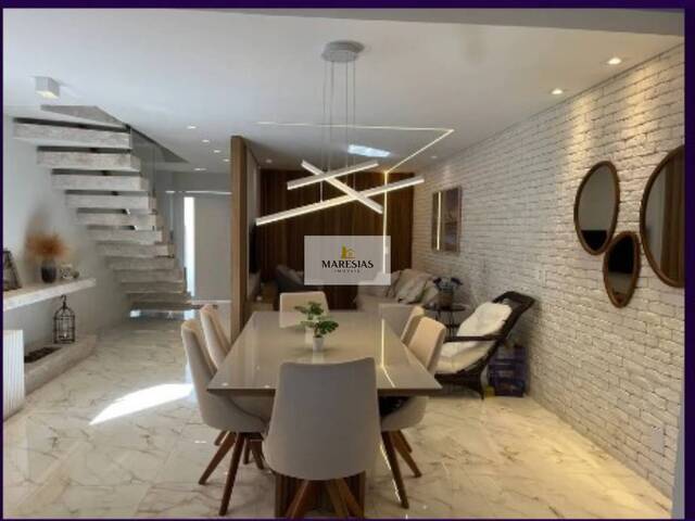 Sobrado para Venda em São Sebastião - 2